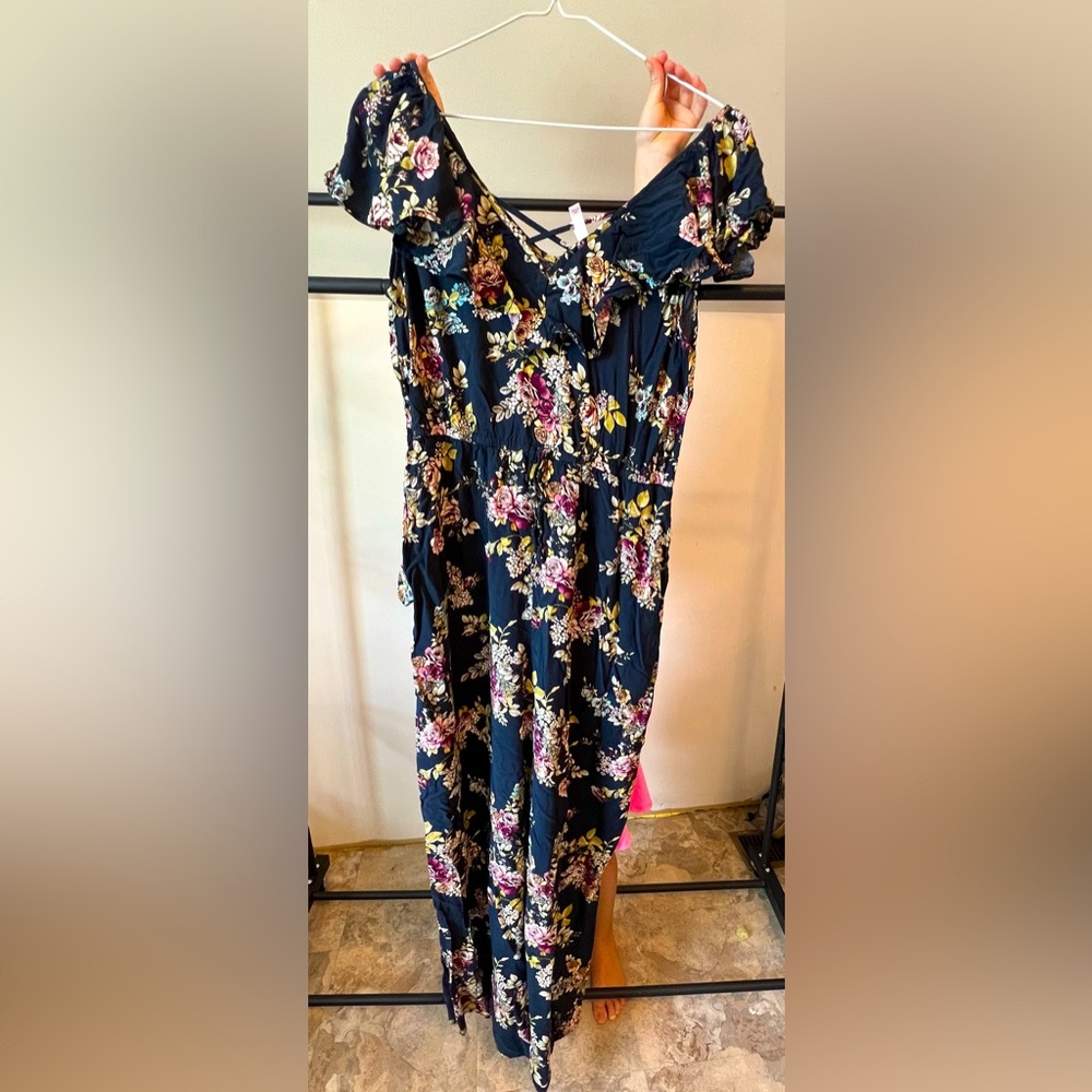 Xhilaration large short sleeve pant romper